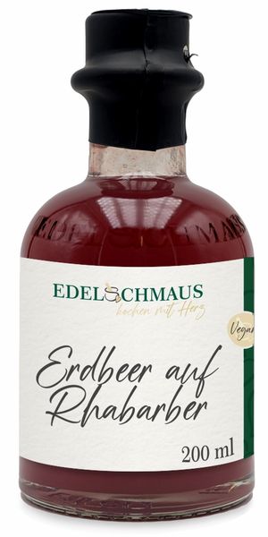 Erdbeer auf Rhabarber